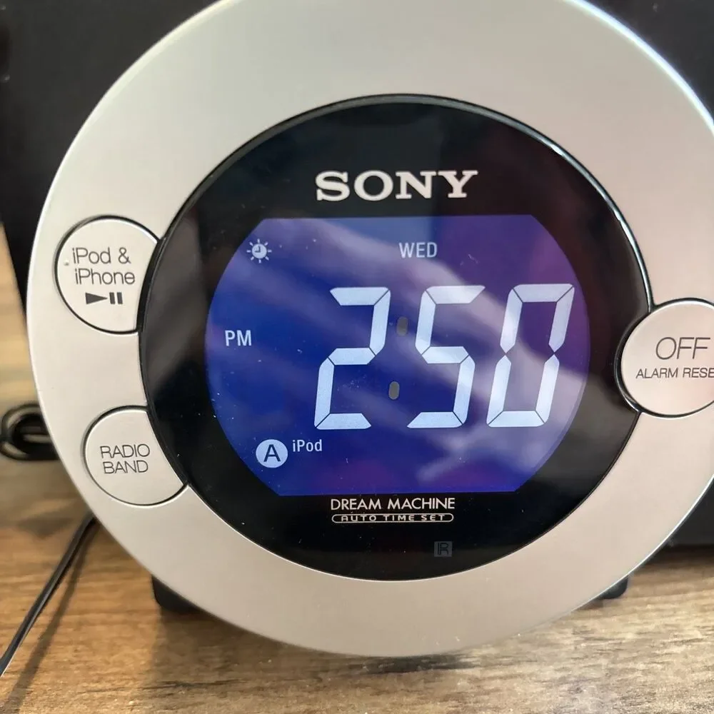 Sony Dream Machine ICF-C7IP AM/FM Radio Alarm Clock iPod Dock WORKS. See Info
